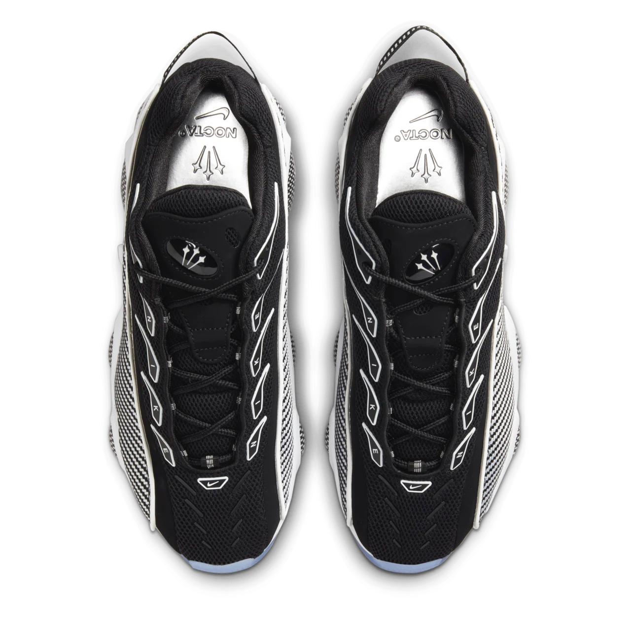nike-nocta-glide-noir-avec-des-semelles-blanches-4.png