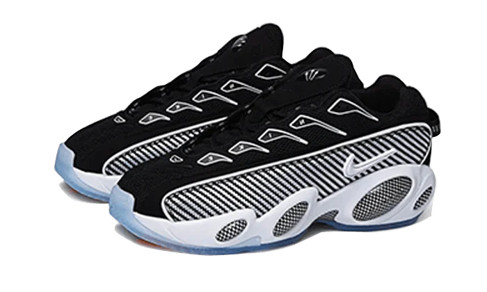 nike-nocta-glide-noir-avec-des-semelles-blanches-5.png