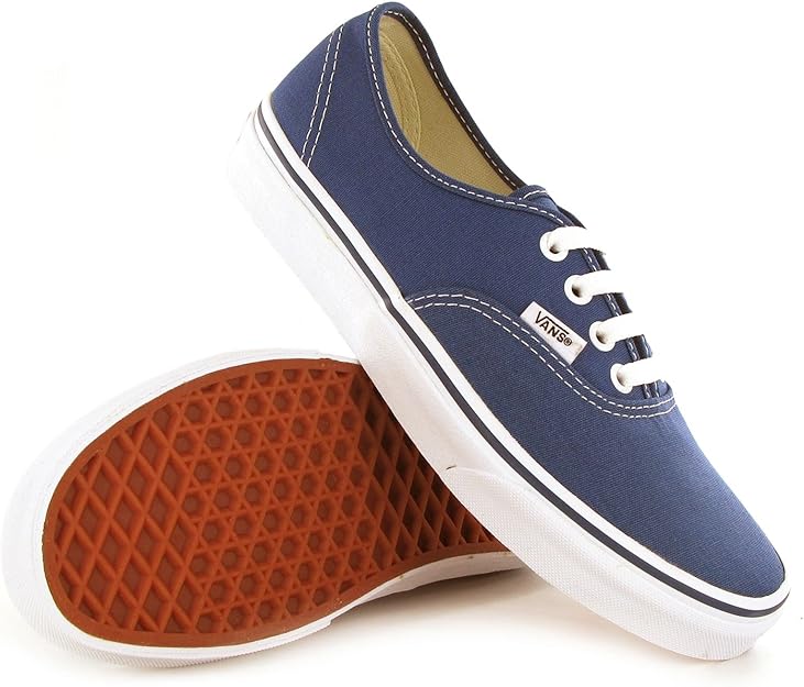 vans-bleu-marine-avec-des-semelles-blanches-3.jpg