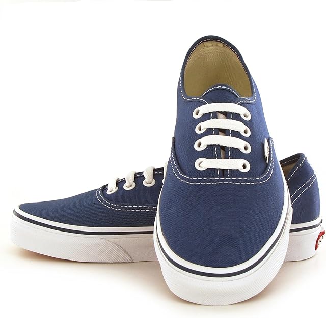 vans-bleu-marine-avec-des-semelles-blanches-5.jpg