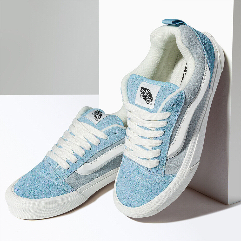 vans-knu-skool-bleu-ciel-avec-des-semelles-blanches-1.jpg
