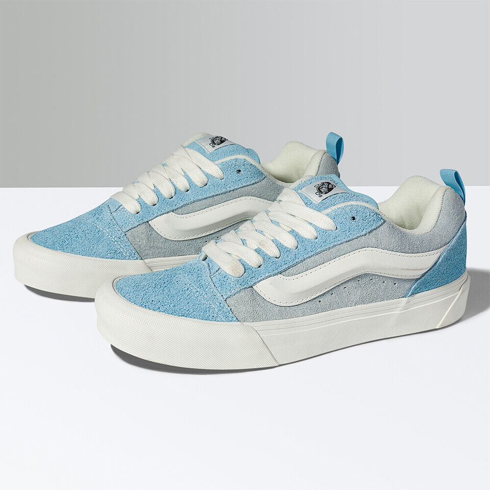 vans-knu-skool-bleu-ciel-avec-des-semelles-blanches-3.jpg