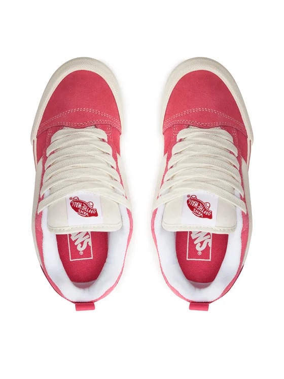 vans-knu-skool-rose-avec-des-semelles-blanches-2.jpeg