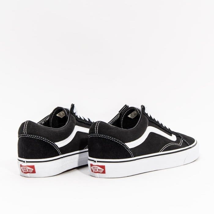 vans-old-skool-noir-avec-des-semelles-blanches-5.jpg