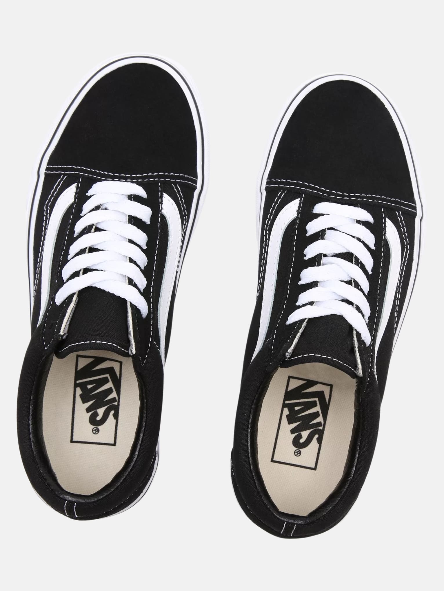 vans-old-skool-noir-avec-des-semelles-blanches-6.jpg