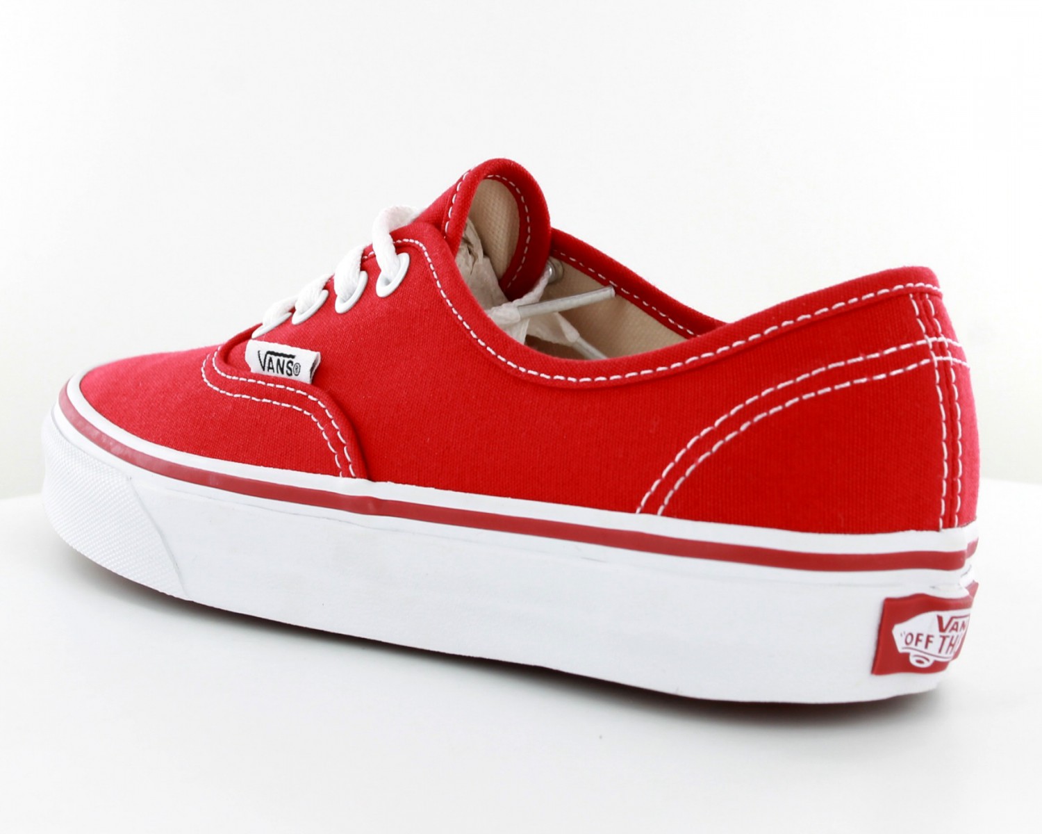vans-rouge-avec-semelles-blanches-2.jpg