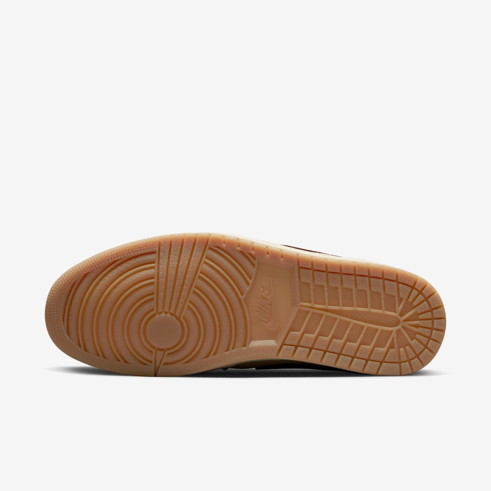zion-williamson-×-nike-air-jordan-1-low-4.jpg